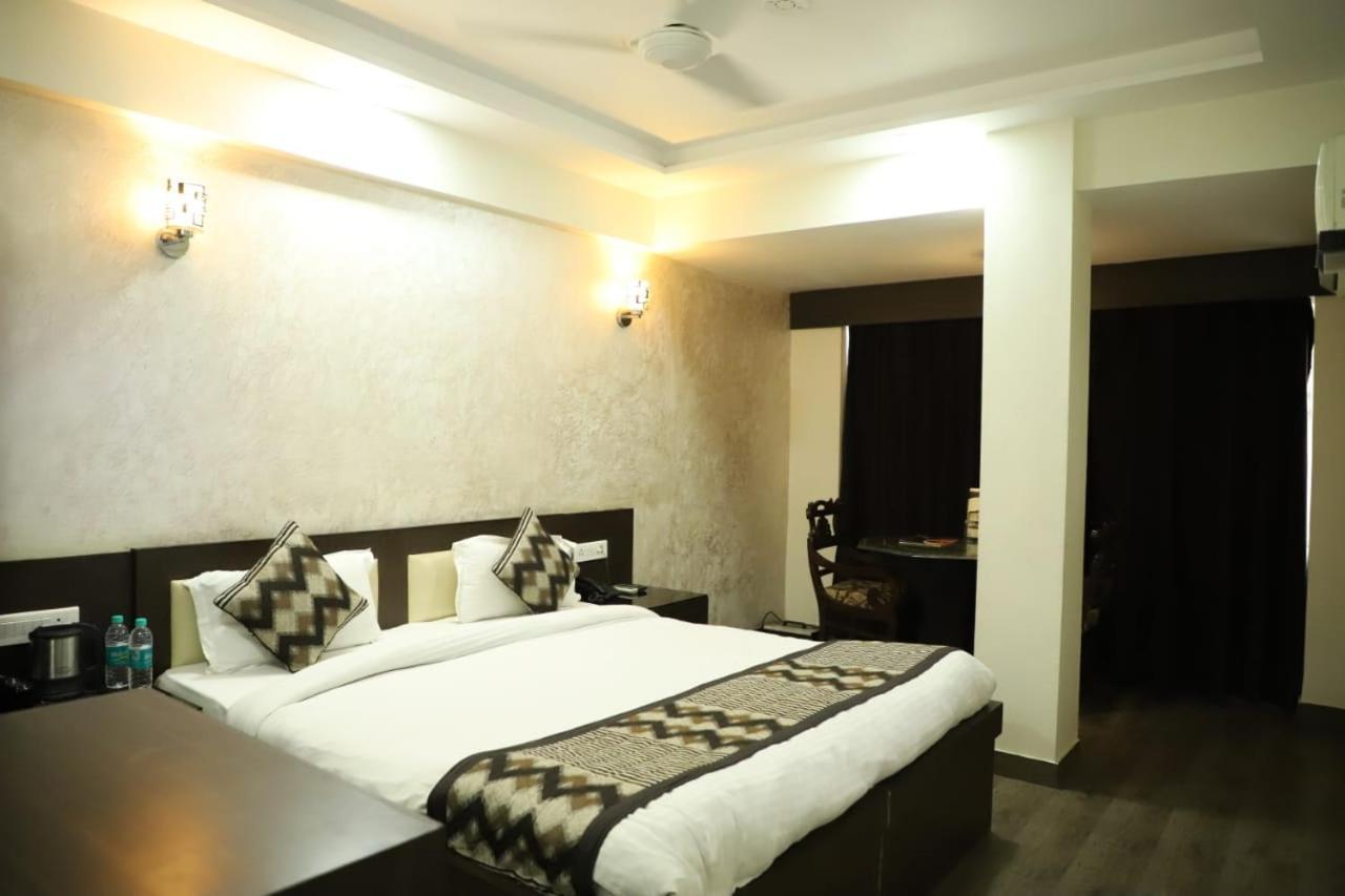 Hotel Ashish Palace Агра Екстериор снимка