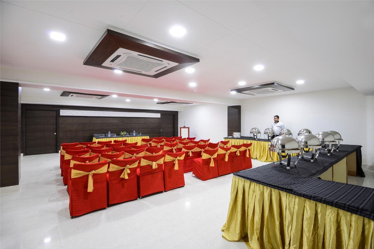 Hotel Ashish Palace Агра Екстериор снимка